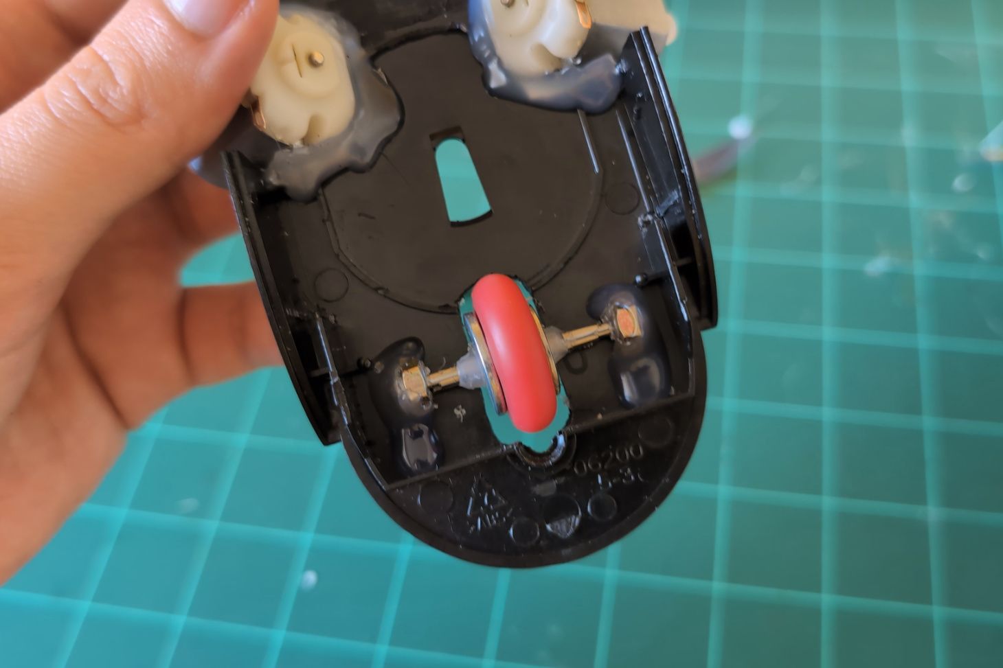 The scroll wheel added back to the mouse as a back wheel.