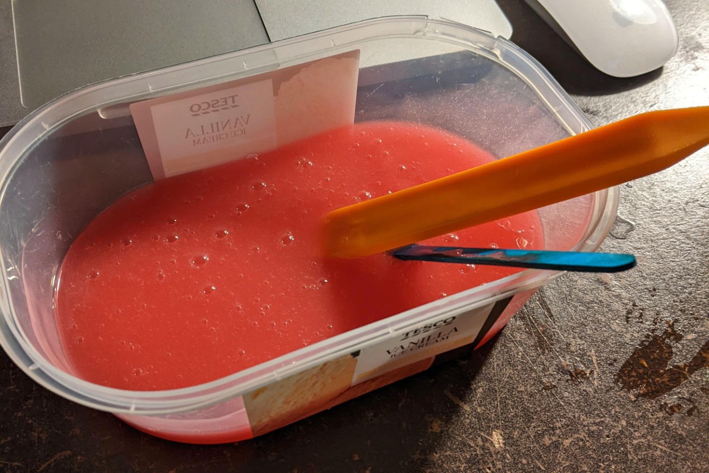 Mixing the two-part silicone.