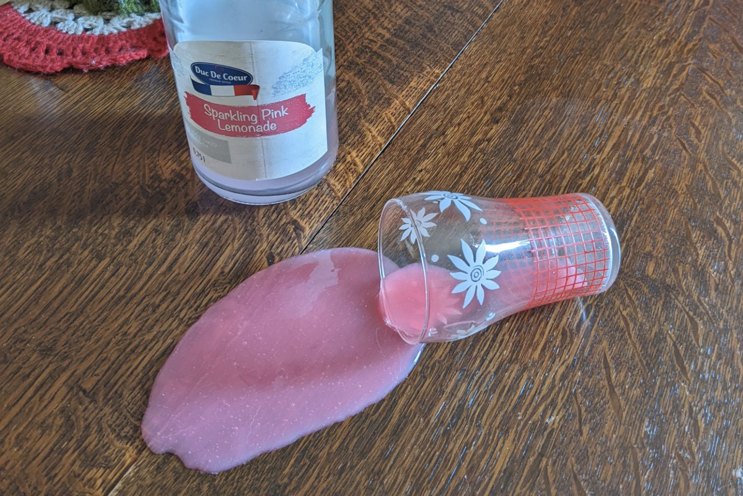 Silicone set to look like a spilled drink.
