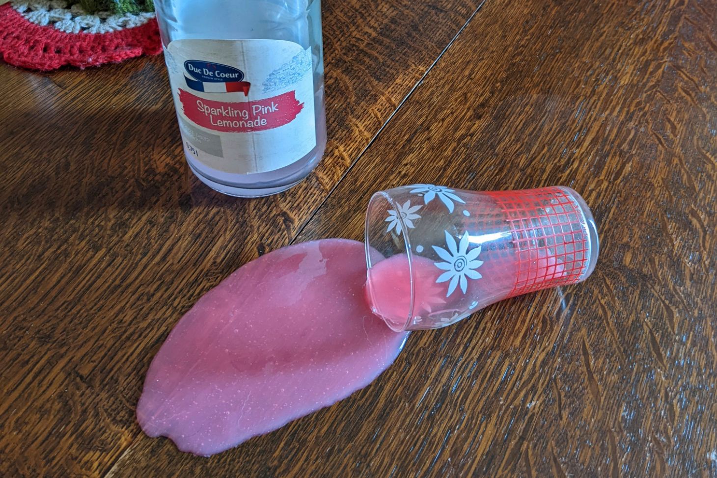 Silicone set to look like a spilled drink.